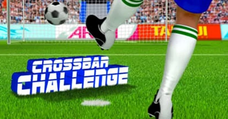 Crossbar Challenge oyununda kalenin üst direğine şut çeken futbol topu