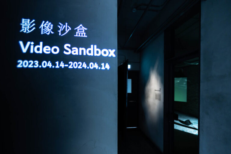 Experiment Room Sandbox oyna