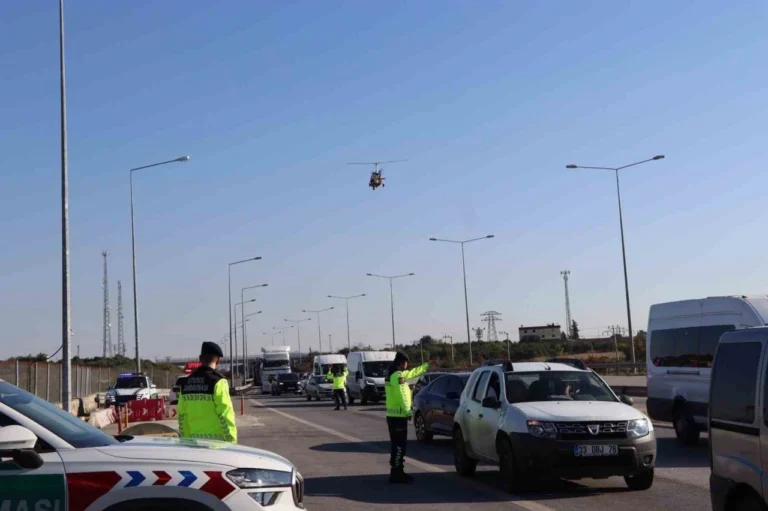 Gökyüzündeki Araba oyunu oyna Gökyüzündeki Araba oyna