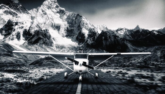 Zirveye Ucuş kapak görseli