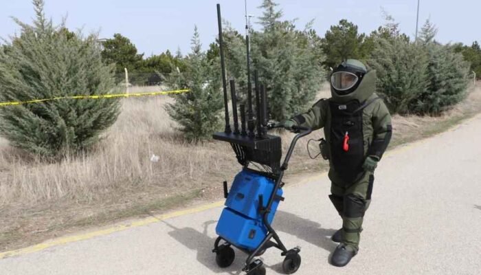 Bombacı Robot 7 kapak görseli