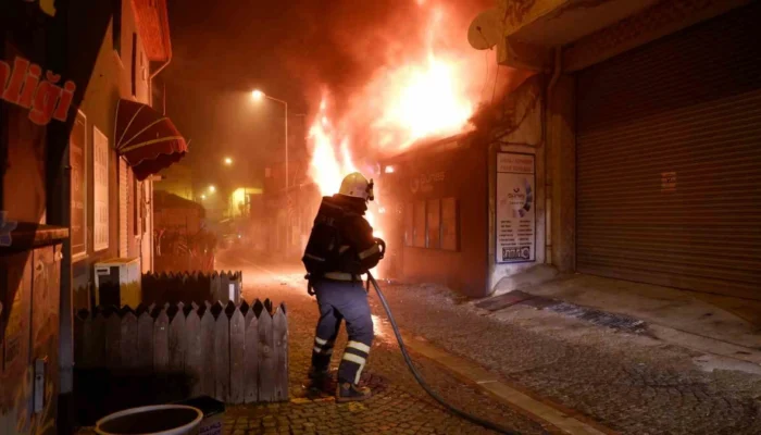 Ateş ve Su Çöp Adam kapak görseli