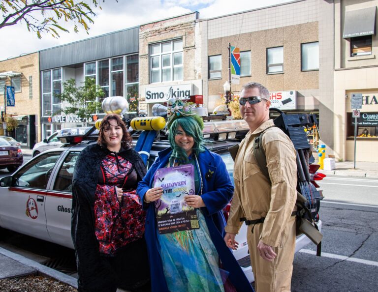 Escape Road Halloween oyunu oyna Escape Road Halloween oyna