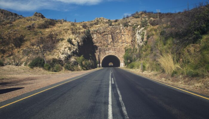 Tunnel Road kapak görseli