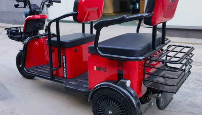 Kırmızı Taksi 4:zaman Makinesi kapak görseli