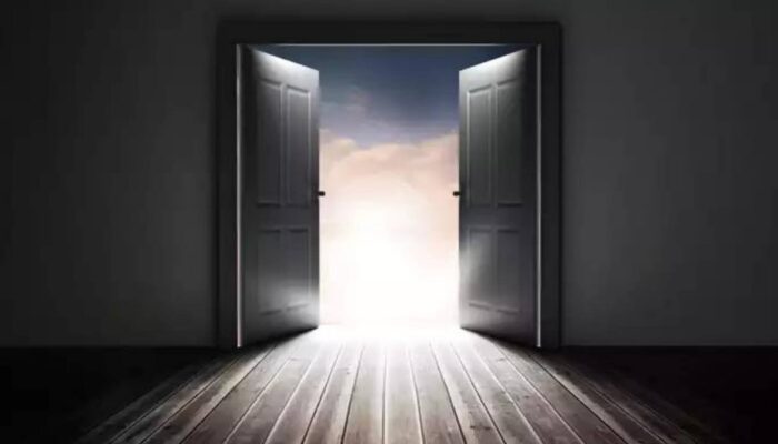 100 Kapı: Kaçış kapak görseli