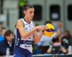 Sporcu Kafalar Voleybol Oyna