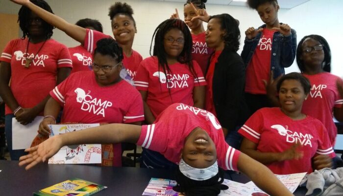 TikTok Divas Retro Gelecek kapak görseli