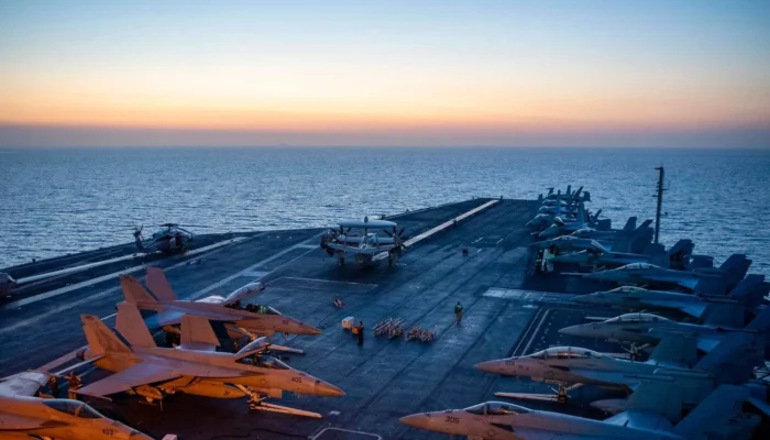 Uçak Vurma kapak görseli