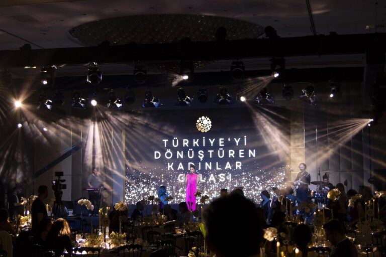Tasarımcı Galası oyna